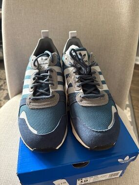 adidas Men’s ZX 700HD Navy Blue Gray Retro Runner Sneakers